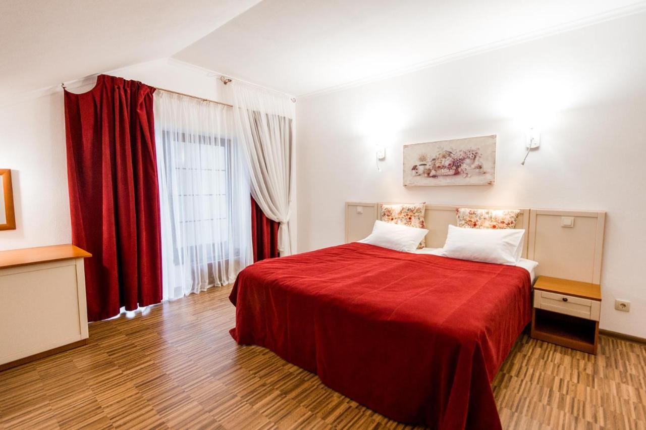 Veselyj Zajets Otel Pirnove Dış mekan fotoğraf