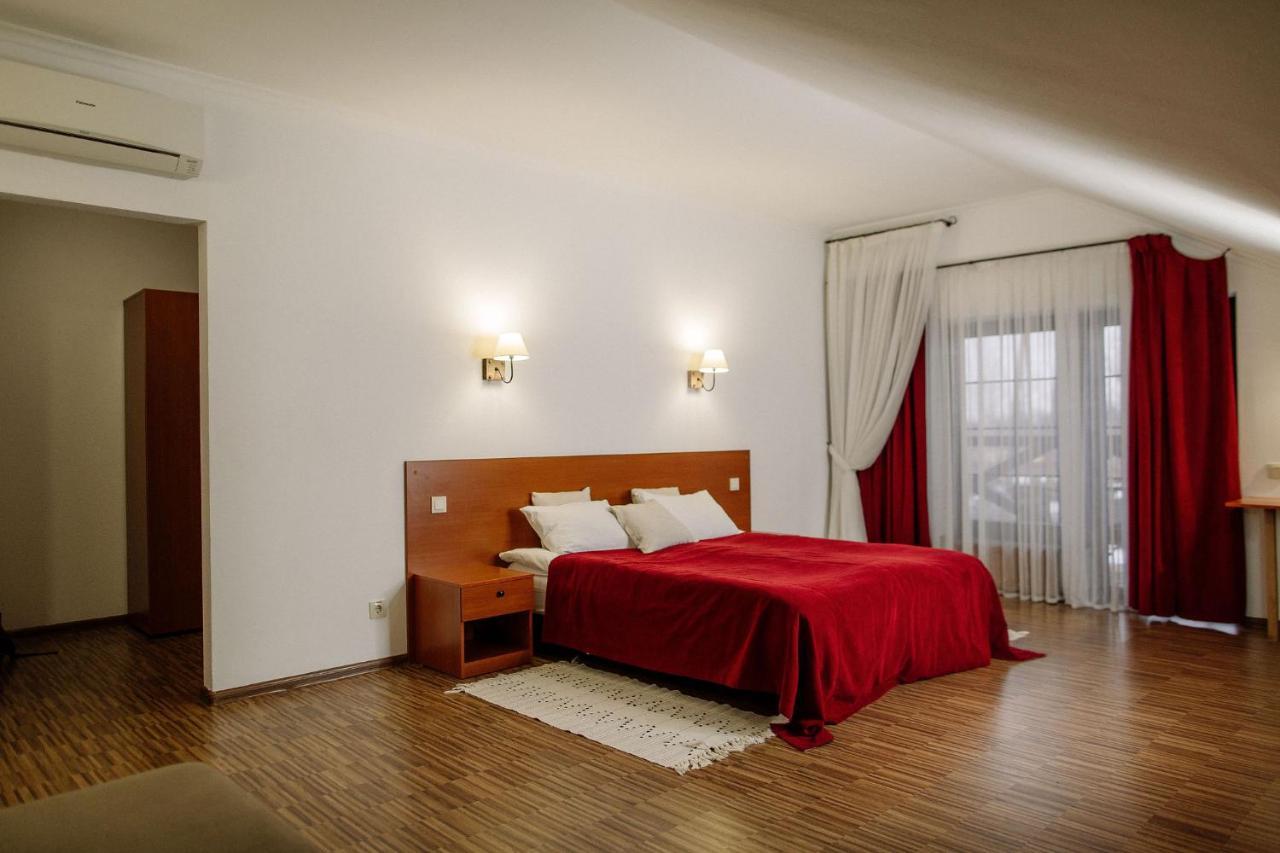 Veselyj Zajets Otel Pirnove Dış mekan fotoğraf